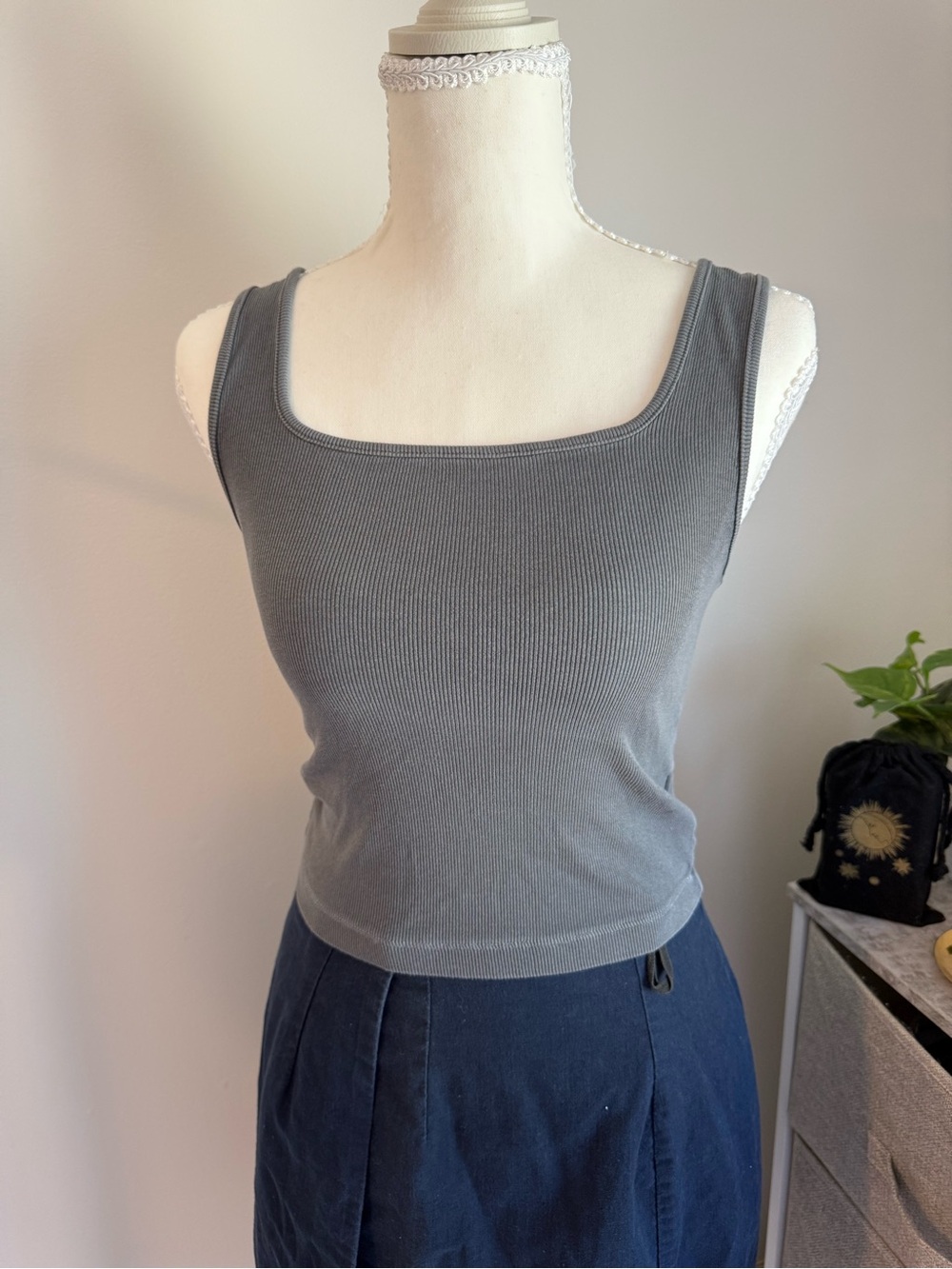 Old Navy XS Grey Square Neck Ribbed Cropped Tank Top: Y2K Casual Streetwear